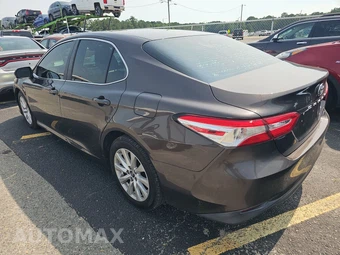 2018 Toyota Camry LE - miniatura 6