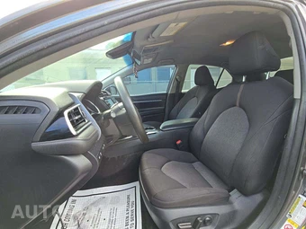 2018 Toyota Camry LE - miniatura 3