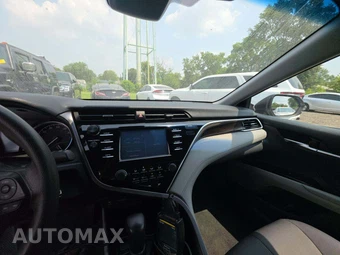 2018 Toyota Camry LE - miniatura 10