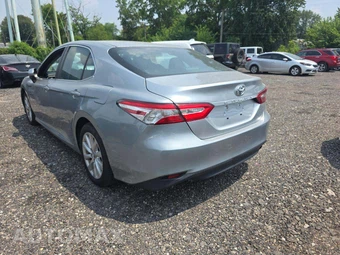 2018 Toyota Camry LE - miniatura 2