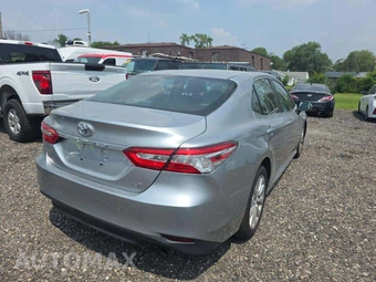 2018 Toyota Camry LE - miniatura 3