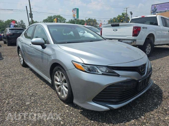 2018 Toyota Camry LE - miniatura 4