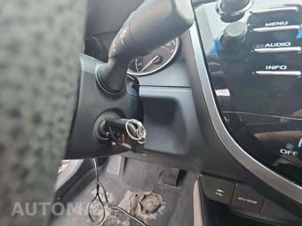 2018 Toyota Camry LE - miniatura 8