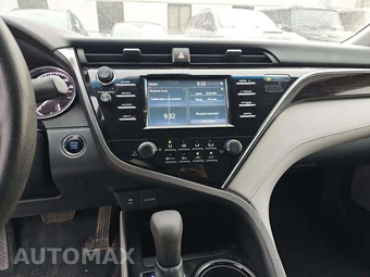 2018 Toyota Camry LE - miniatura 7