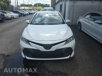 2018 Toyota Camry LE - miniatura 2