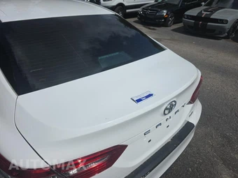 2018 Toyota Camry LE - miniatura 20