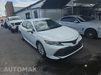 2018 Toyota Camry LE - miniatura 3