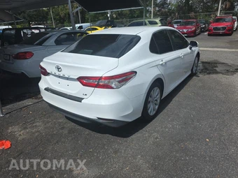 2018 Toyota Camry LE - miniatura 4