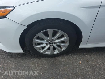 2018 Toyota Camry LE - miniatura 8