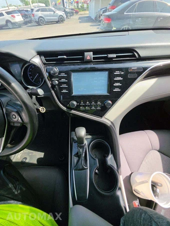 2018 Toyota Camry LE - miniatura 10