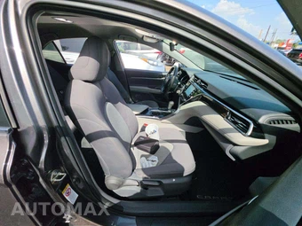 2018 Toyota Camry LE - miniatura 18