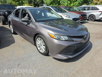2018 Toyota Camry LE - miniatura 4