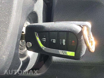 2018 Toyota Camry LE - miniatura 8