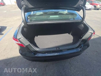 2018 Toyota Camry LE - miniatura 11
