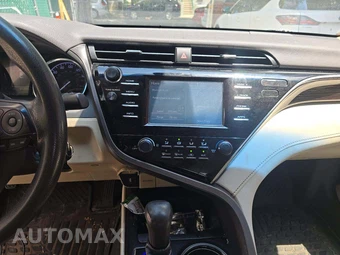 2018 Toyota Camry LE - miniatura 10