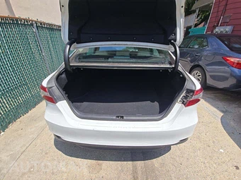 2018 Toyota Camry LE - miniatura 14