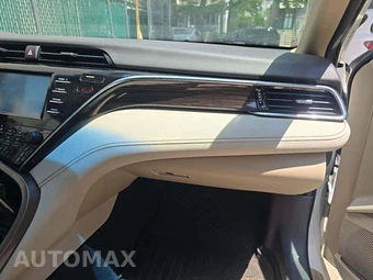 2018 Toyota Camry LE - miniatura 18