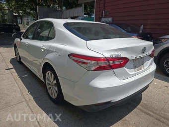 2018 Toyota Camry LE - miniatura 2