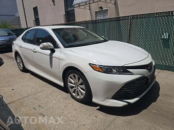 2018 Toyota Camry LE - miniatura 4