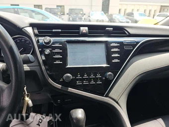 2018 Toyota Camry LE - miniatura 10