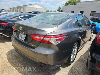 2018 Toyota Camry LE - miniatura 3