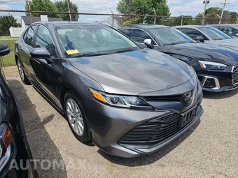 2018 Toyota Camry LE - miniatura 4