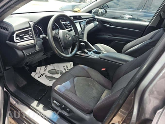 2018 Toyota Camry LE - miniatura 6