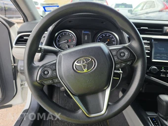 2018 Toyota Camry LE - miniatura 10