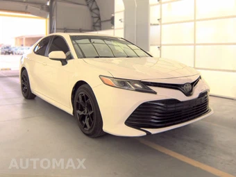 2018 Toyota Camry LE - miniatura 3