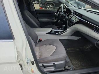 2018 Toyota Camry LE - miniatura 8