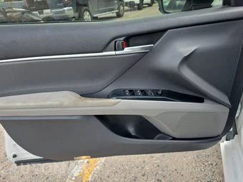 2018 Toyota Camry LE - miniatura 9