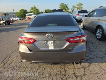 2018 Toyota Camry SE - miniatura 5