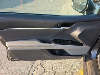 2018 Toyota Camry SE - miniatura 9