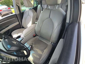 2018 Toyota Camry SE - miniatura 3