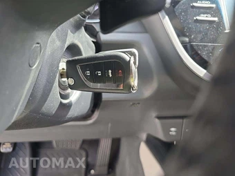 2018 Toyota Camry SE - miniatura 5