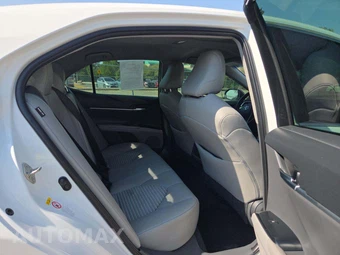 2018 Toyota Camry SE - miniatura 13