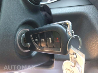 2018 Toyota Camry SE - miniatura 5