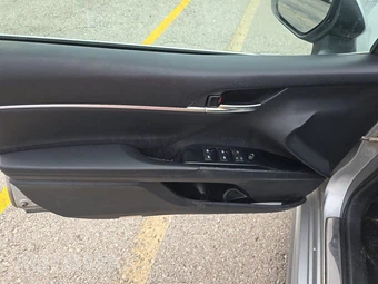 2018 Toyota Camry SE - miniatura 9