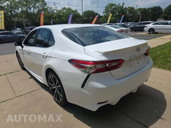 2018 Toyota Camry SE - miniatura 2