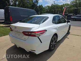 2018 Toyota Camry SE - miniatura 3