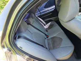 2018 Toyota Camry SE - miniatura 16