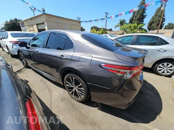 2018 Toyota Camry SE - miniatura 2