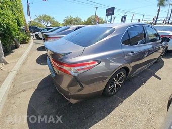 2018 Toyota Camry SE - miniatura 3