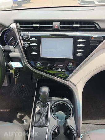 2018 Toyota Camry SE - miniatura 10
