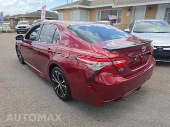 2018 Toyota Camry SE - miniatura 2