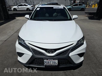 2018 Toyota Camry SE - miniatura 2