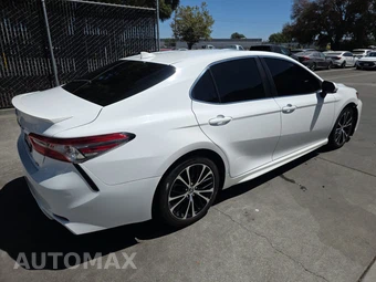 2018 Toyota Camry SE - miniatura 4