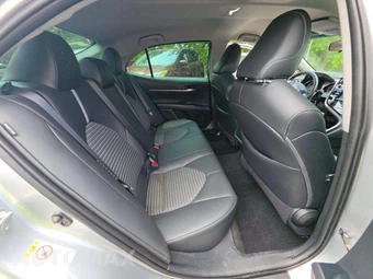 2018 Toyota Camry SE - miniatura 16