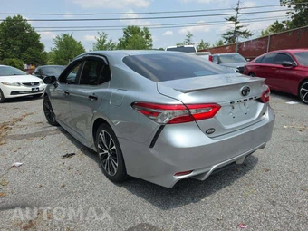 2018 Toyota Camry SE - miniatura 2