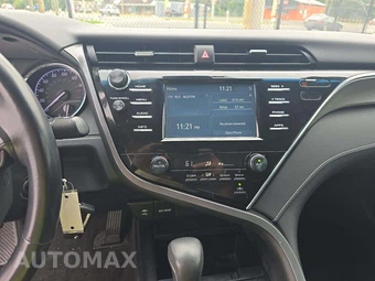 2018 Toyota Camry SE - miniatura 10